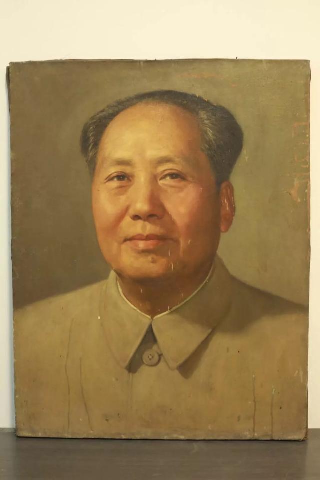 毛主席新画像挂上北京市民质疑：主席的耳朵怎么只有一只(图9)